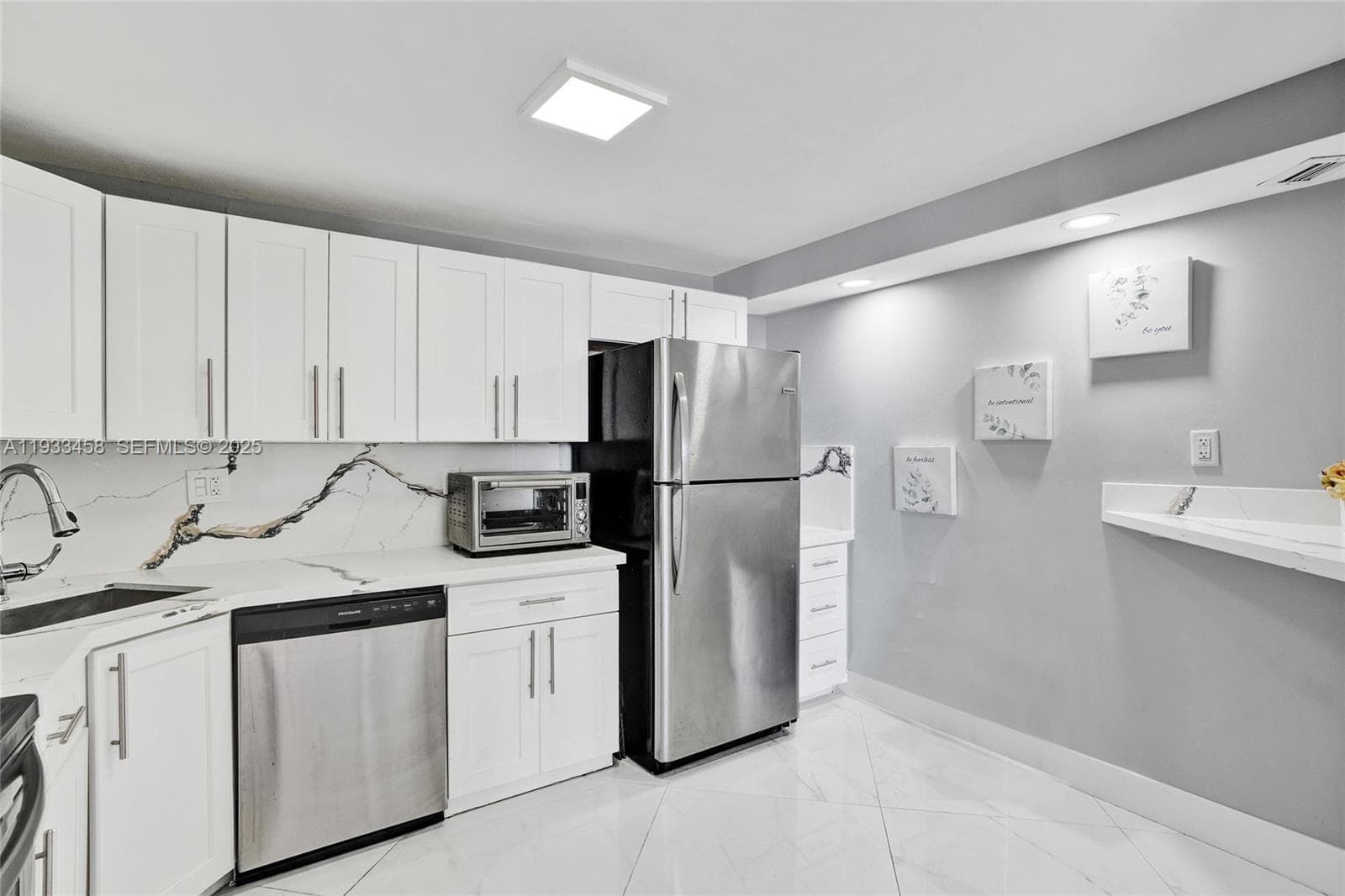 Commodore Plaza Condomini · #2412 in Aventura - Photo 16
