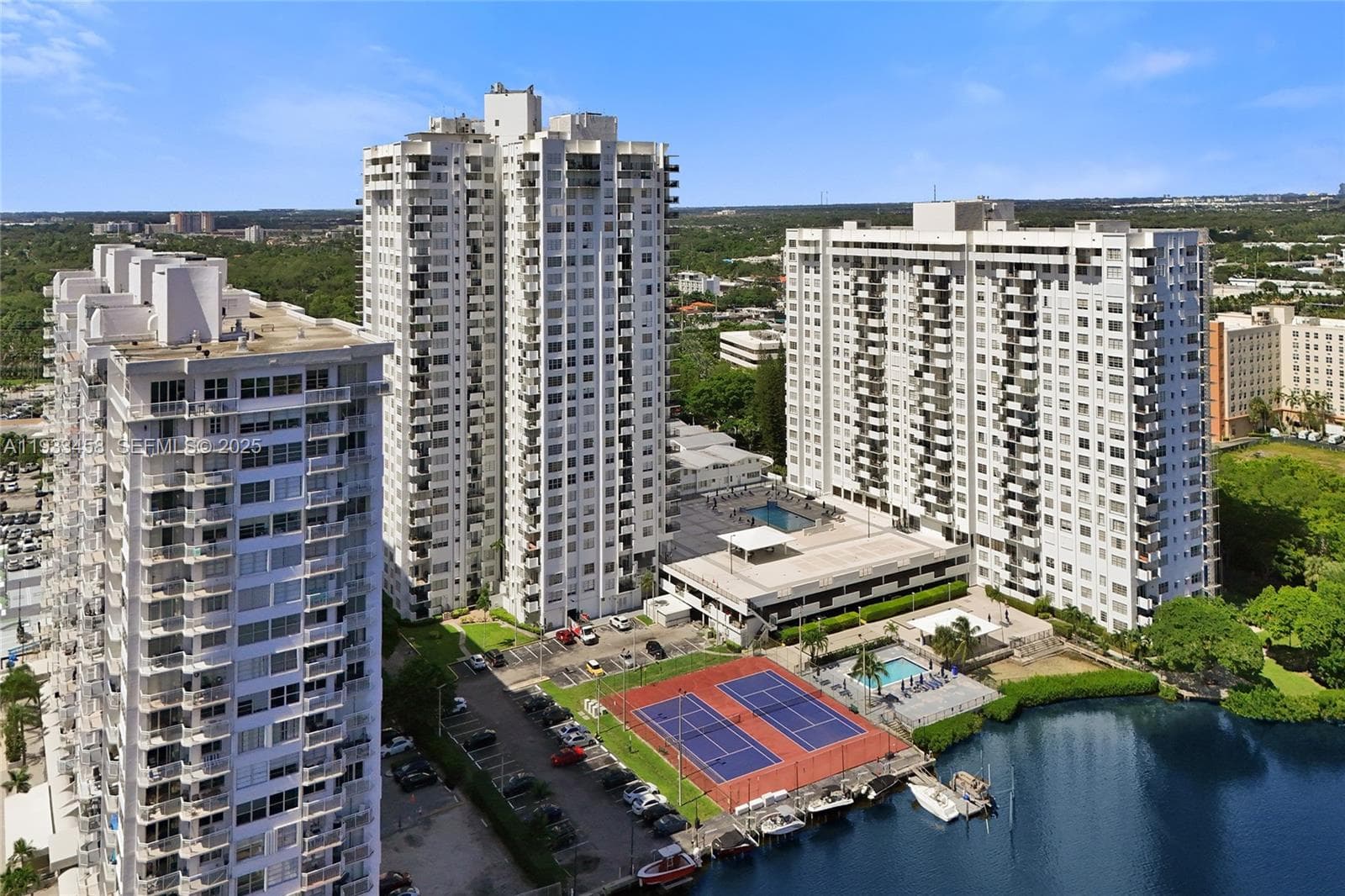 Commodore Plaza Condomini · #2412 in Aventura - Photo 28