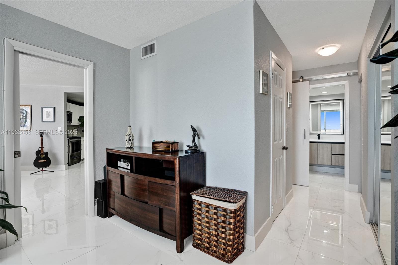 Commodore Plaza Condomini · #2412 in Aventura - Photo 20
