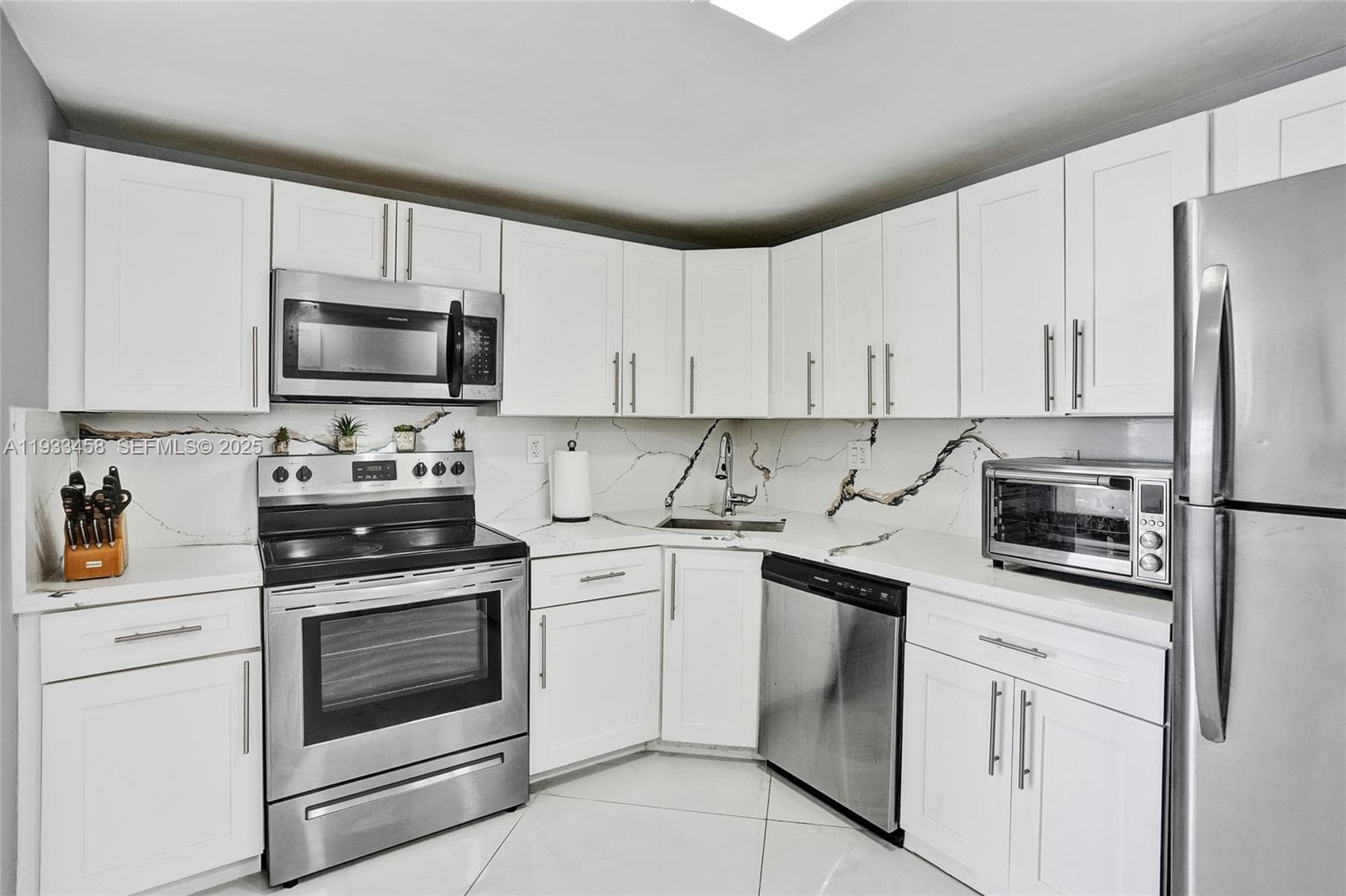 Commodore Plaza Condomini · #2412 in Aventura - Photo 14