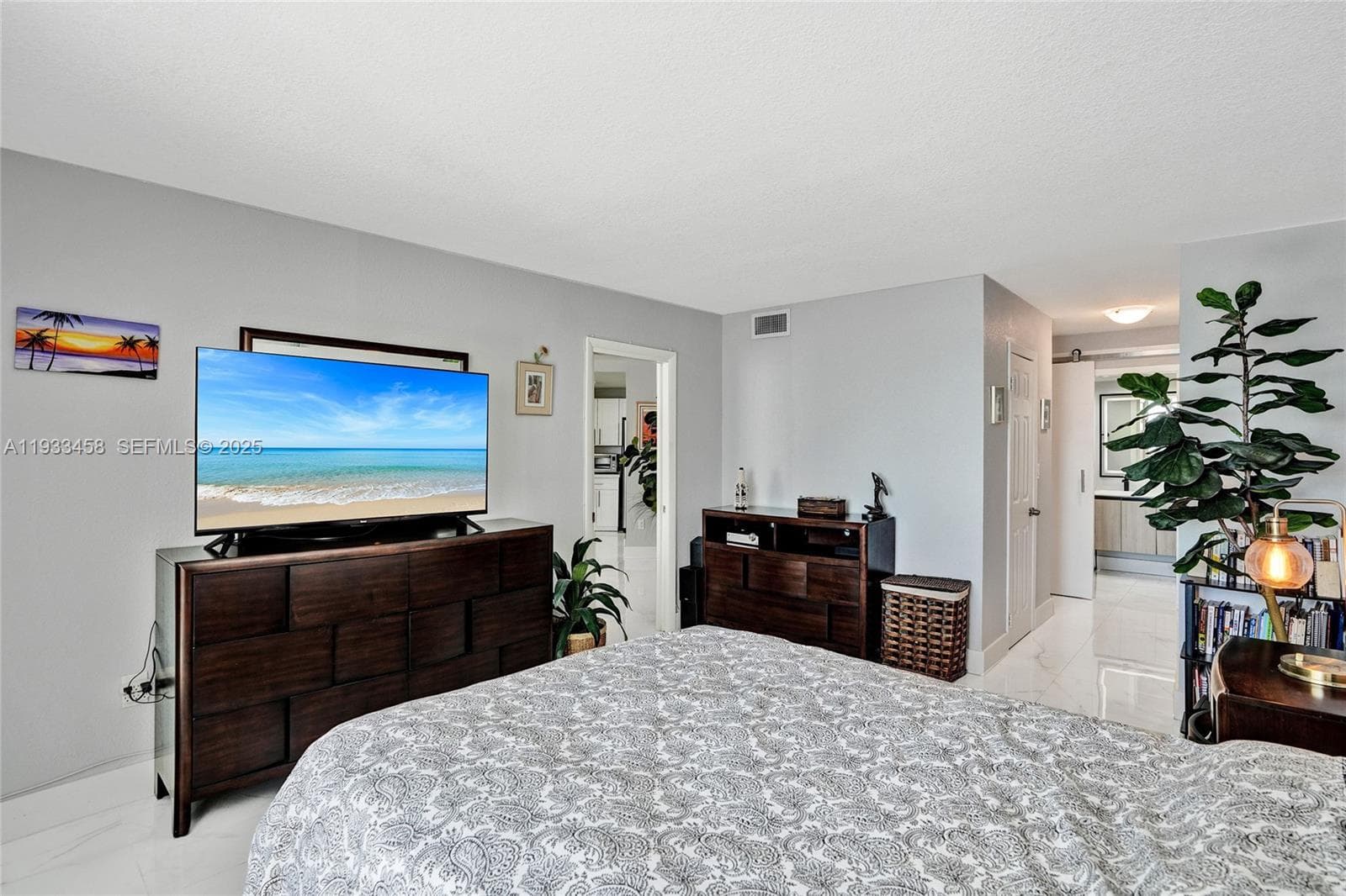 Commodore Plaza Condomini · #2412 in Aventura - Photo 19