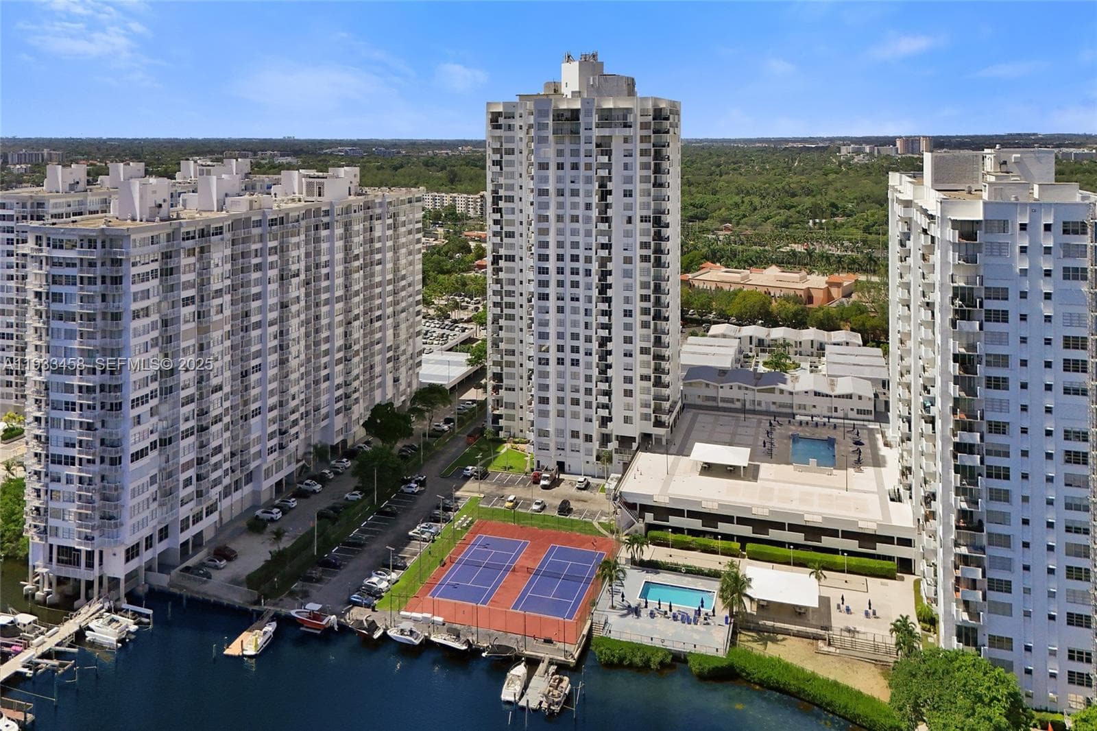 Commodore Plaza Condomini · #2412 in Aventura - Photo 29