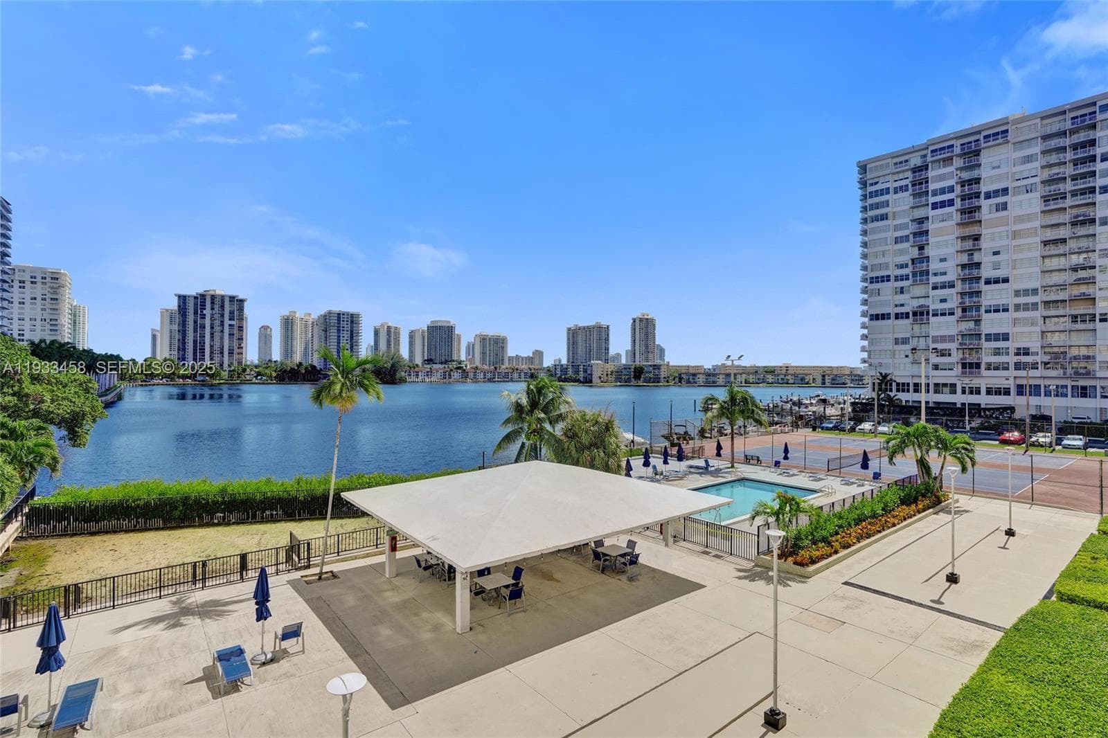 Commodore Plaza Condomini · #2412 in Aventura - Photo 4