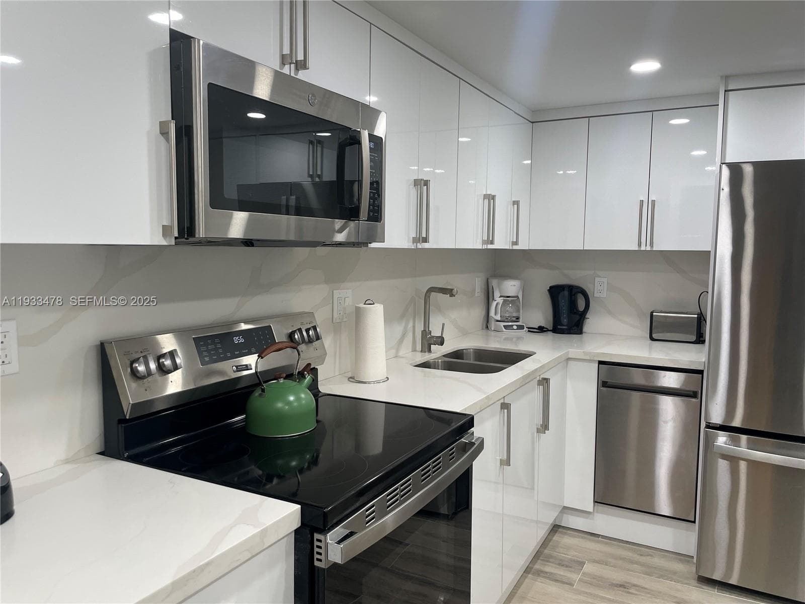 PARKER PLAZA CONDO ESTATE · #805 in Hallandale Beach - Photo 3