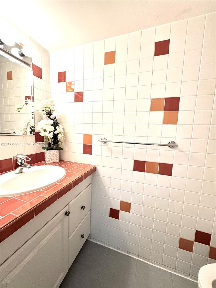 FAIRWAYS RIVIERA CONDO · #530 in Hallandale Beach - Photo 7