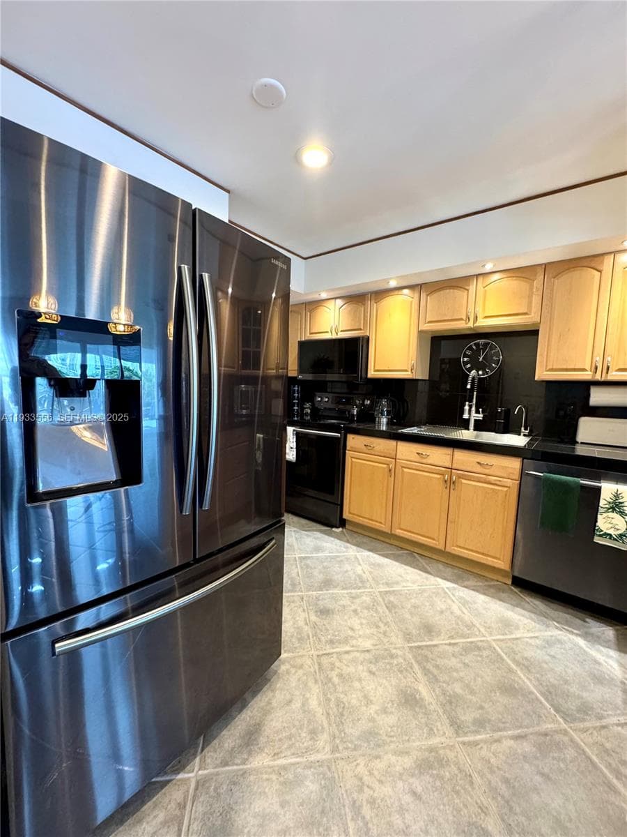 FAIRWAYS RIVIERA CONDO · #530 in Hallandale Beach - Photo 10