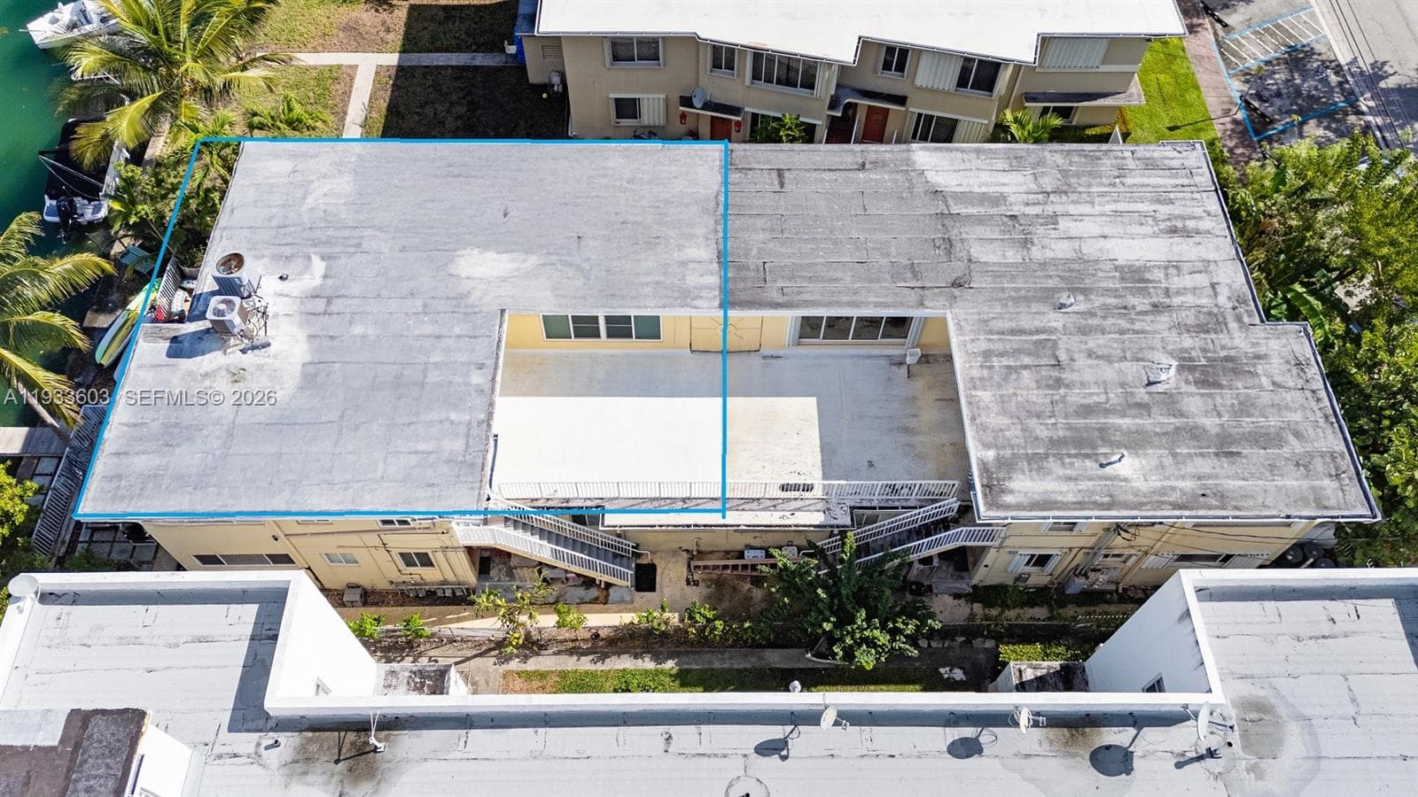 Top Floor Corner Apartment Direct Water Views
