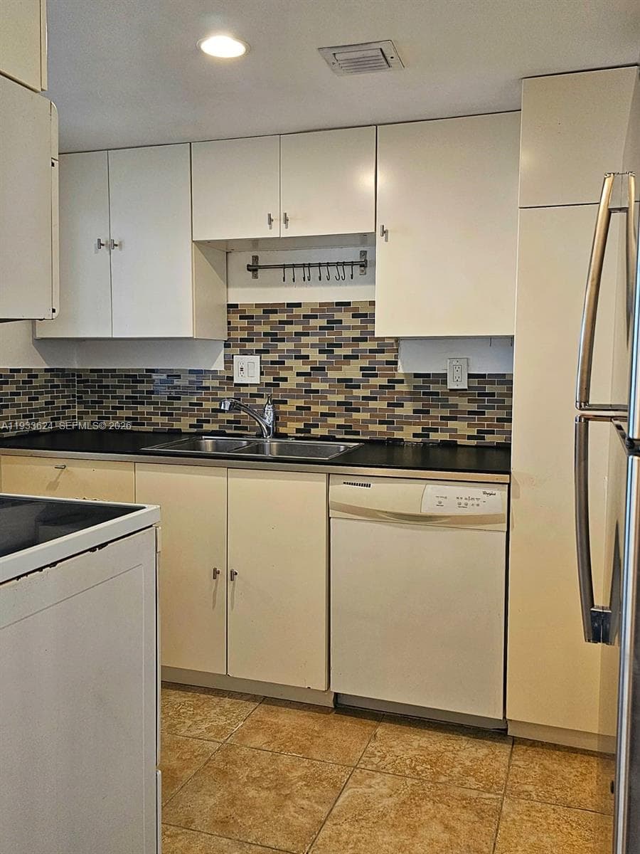 CRISTAL SHORES CONDO · #8 in North Miami Beach - Photo 6