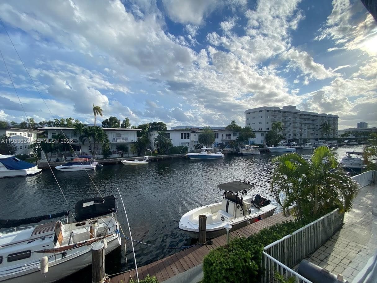 CRISTAL SHORES CONDO · #8 in North Miami Beach - Photo 4