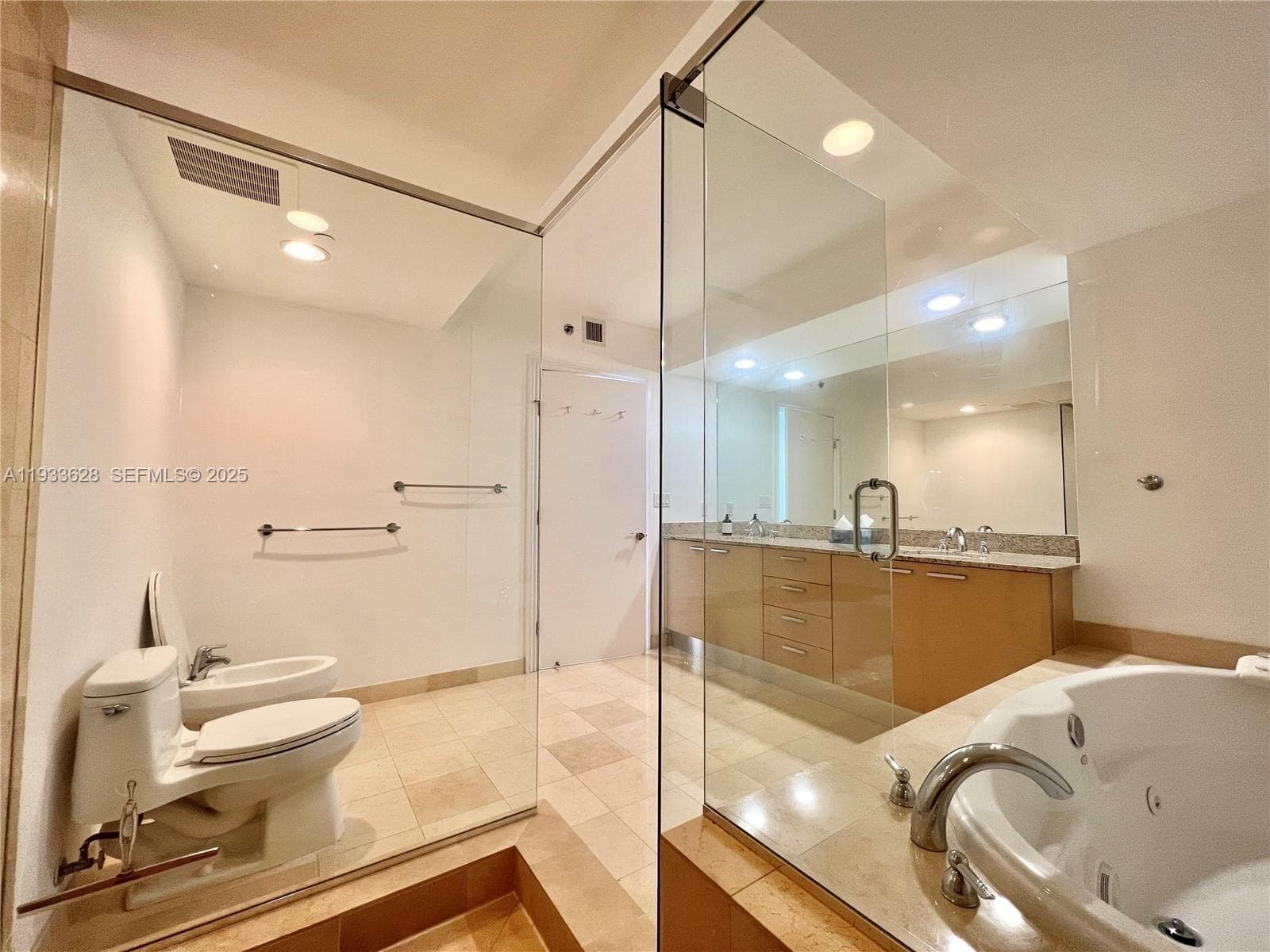 BEACH CLUB CONDO · #2204 in Hallandale Beach - Photo 27