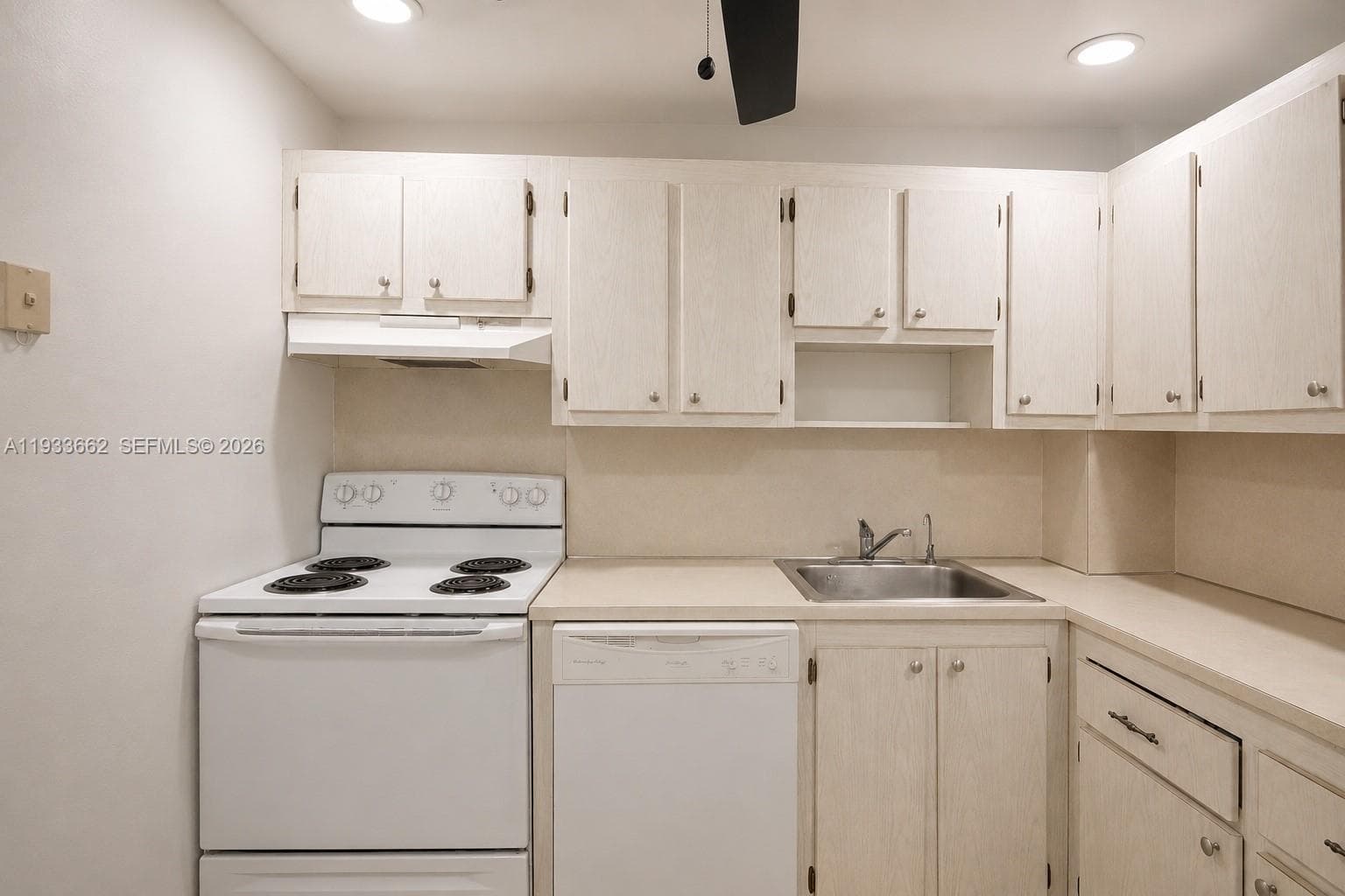 WOODSIDE APTS CONDO · #A308 in North Miami Beach - Photo 7