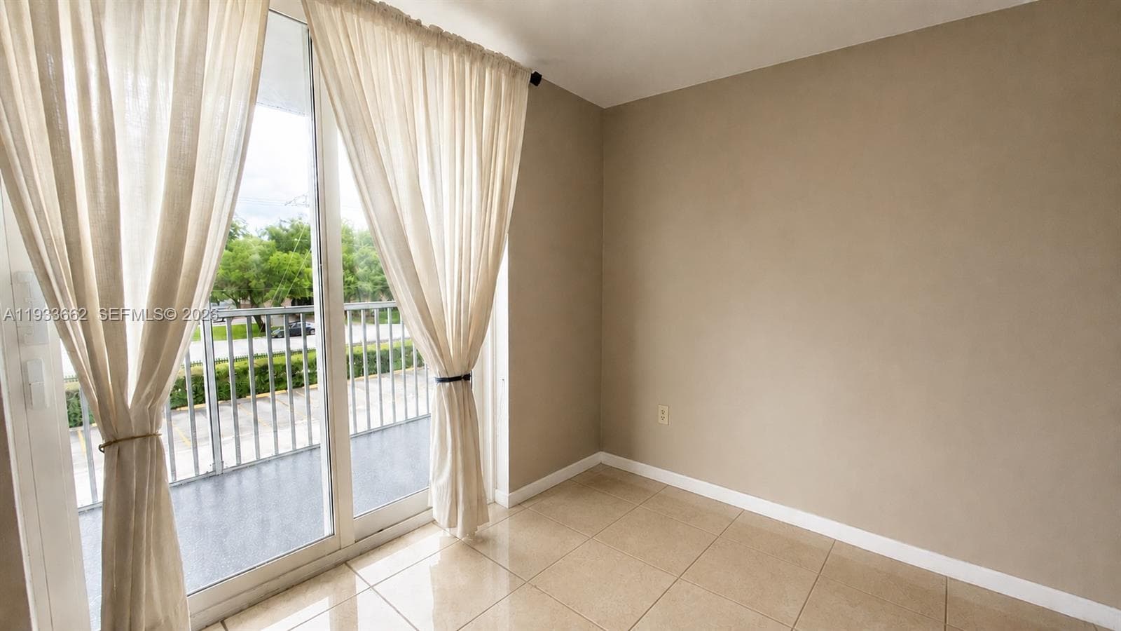 WOODSIDE APTS CONDO · #A308 in North Miami Beach - Photo 10