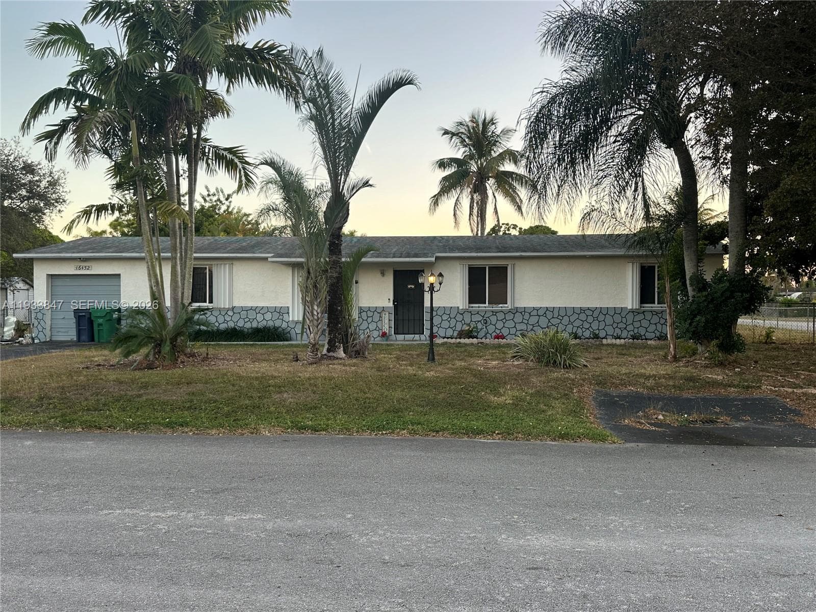 16452 SW 293rd St photo 2