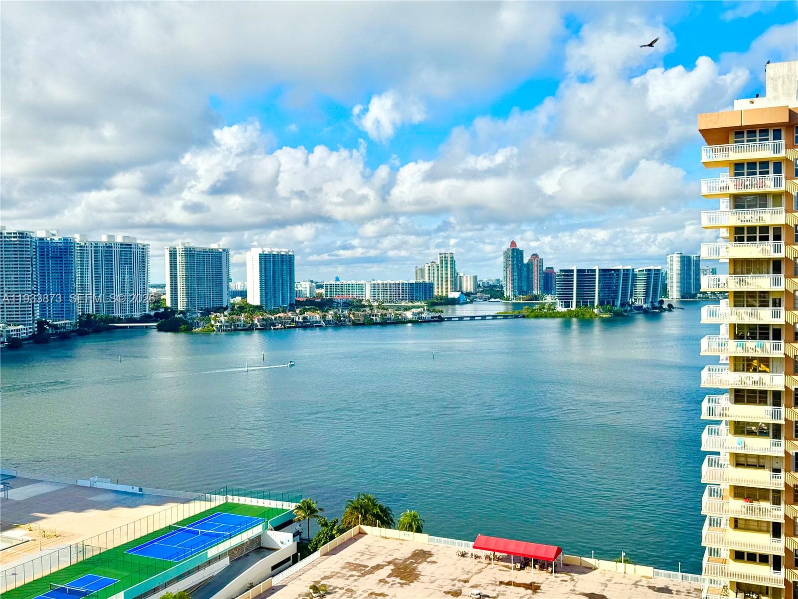 WINSTON TOWERS 100 CONDO · #1912 in Sunny Isles Beach - Photo 3