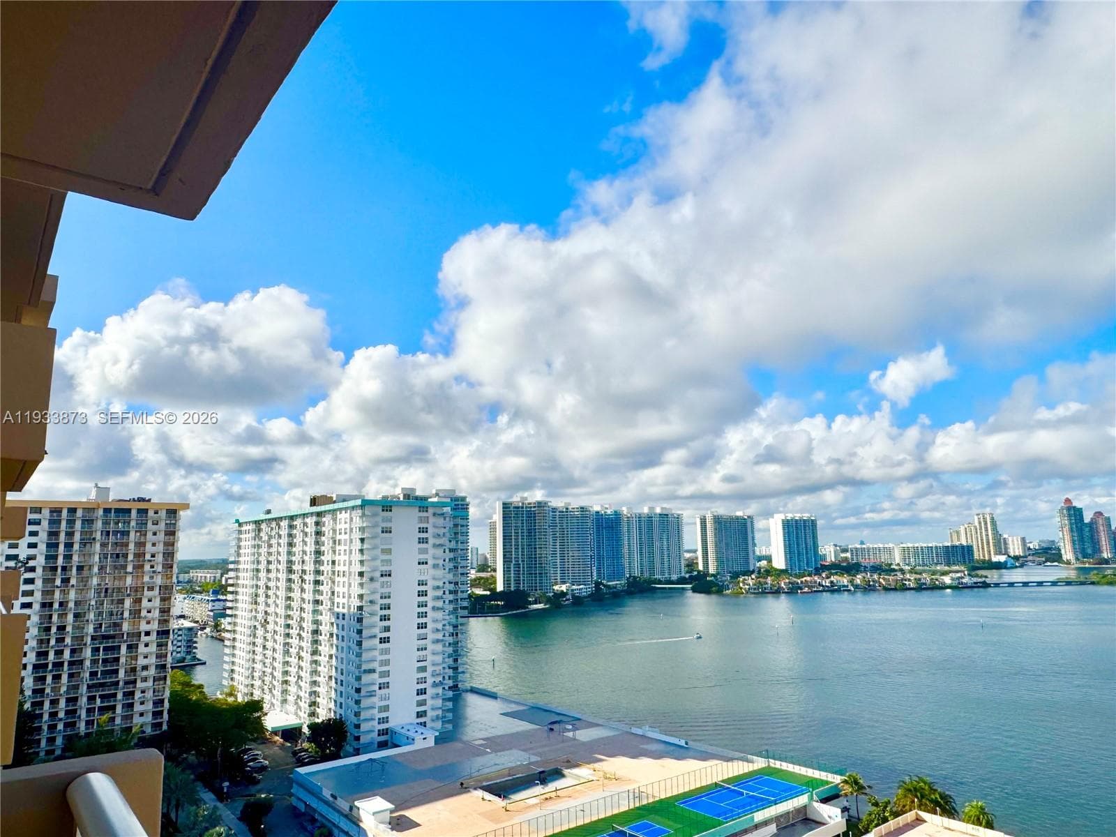 WINSTON TOWERS 100 CONDO · #1912 in Sunny Isles Beach - Photo 1