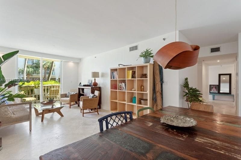 Living/Dining Area