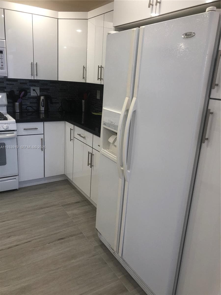 PARKER PLAZA ESTATES COND · #1826 in Hallandale Beach - Photo 23
