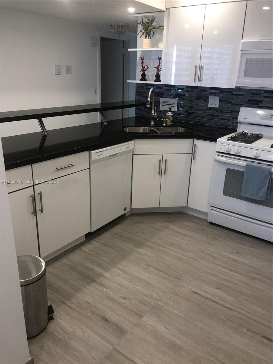 PARKER PLAZA ESTATES COND · #1826 in Hallandale Beach - Photo 22