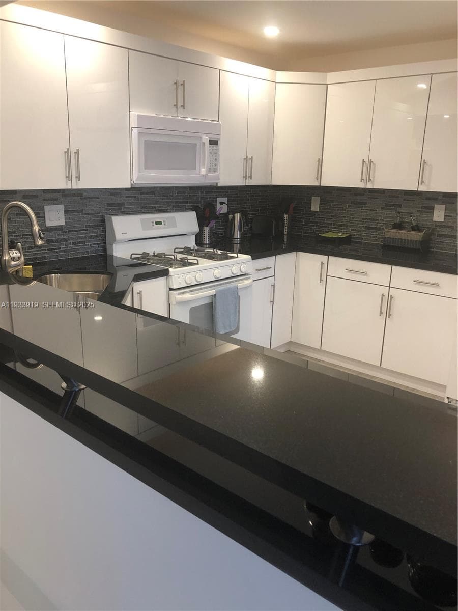 PARKER PLAZA ESTATES COND · #1826 in Hallandale Beach - Photo 25