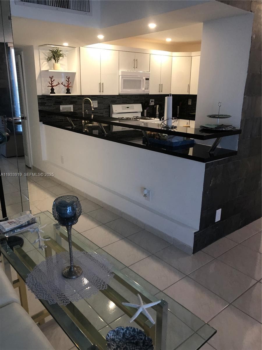 PARKER PLAZA ESTATES COND · #1826 in Hallandale Beach - Photo 21