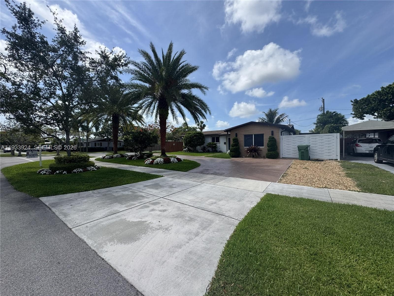 9300 SW 192nd Dr photo 2