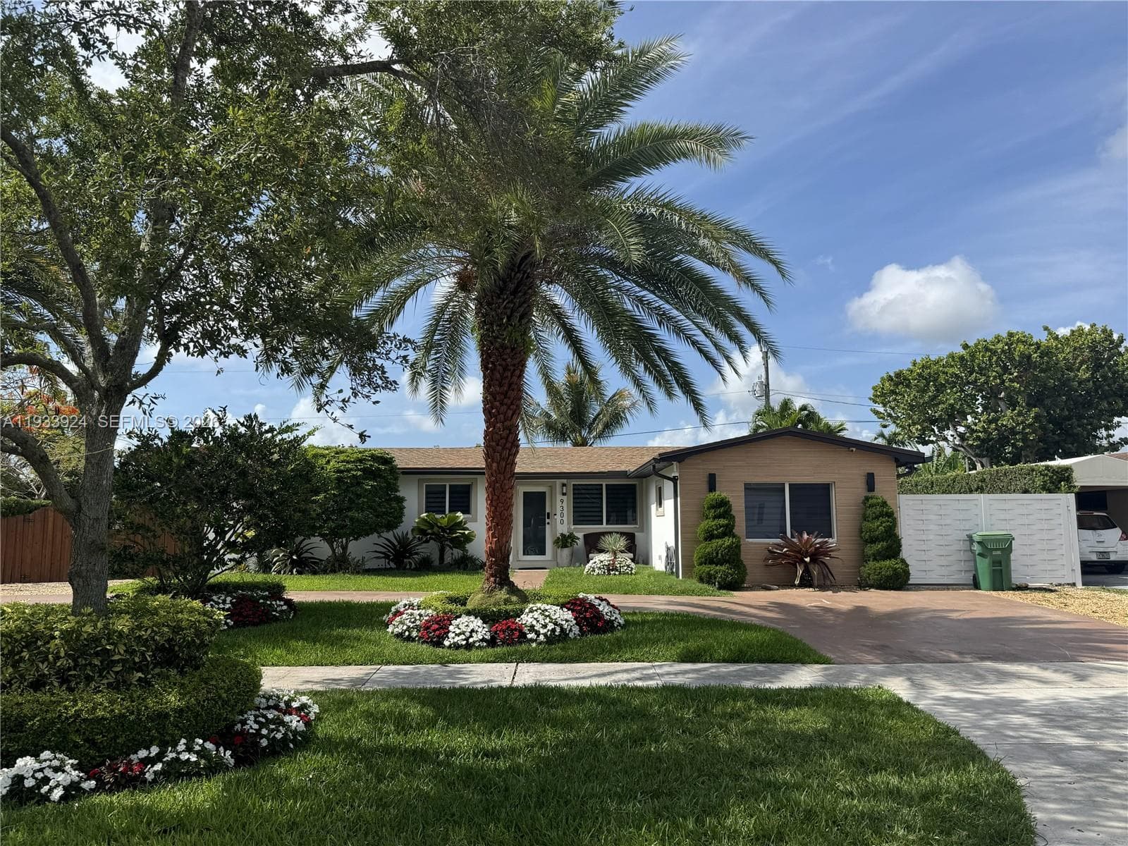 9300 SW 192nd Dr photo 1