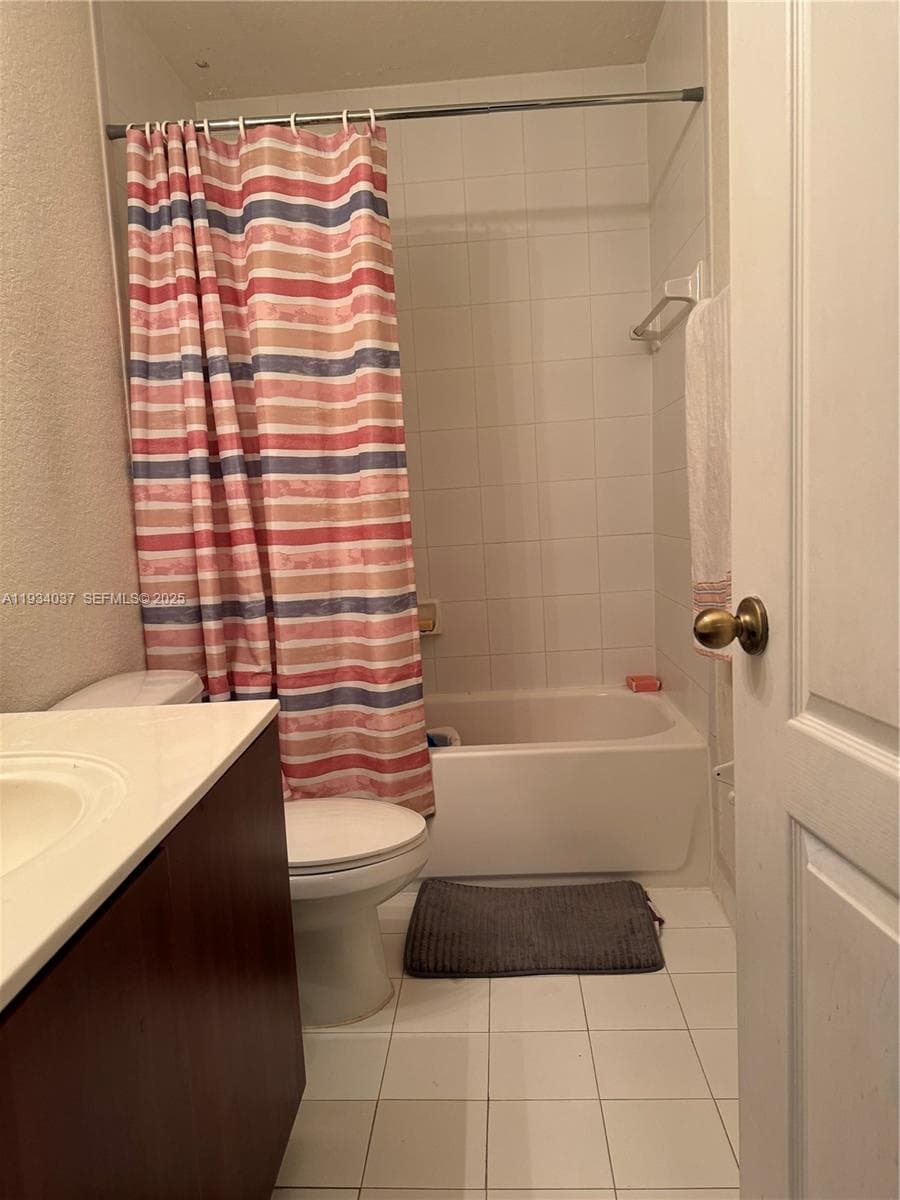 1043 SE 23rd Ave photo 4
