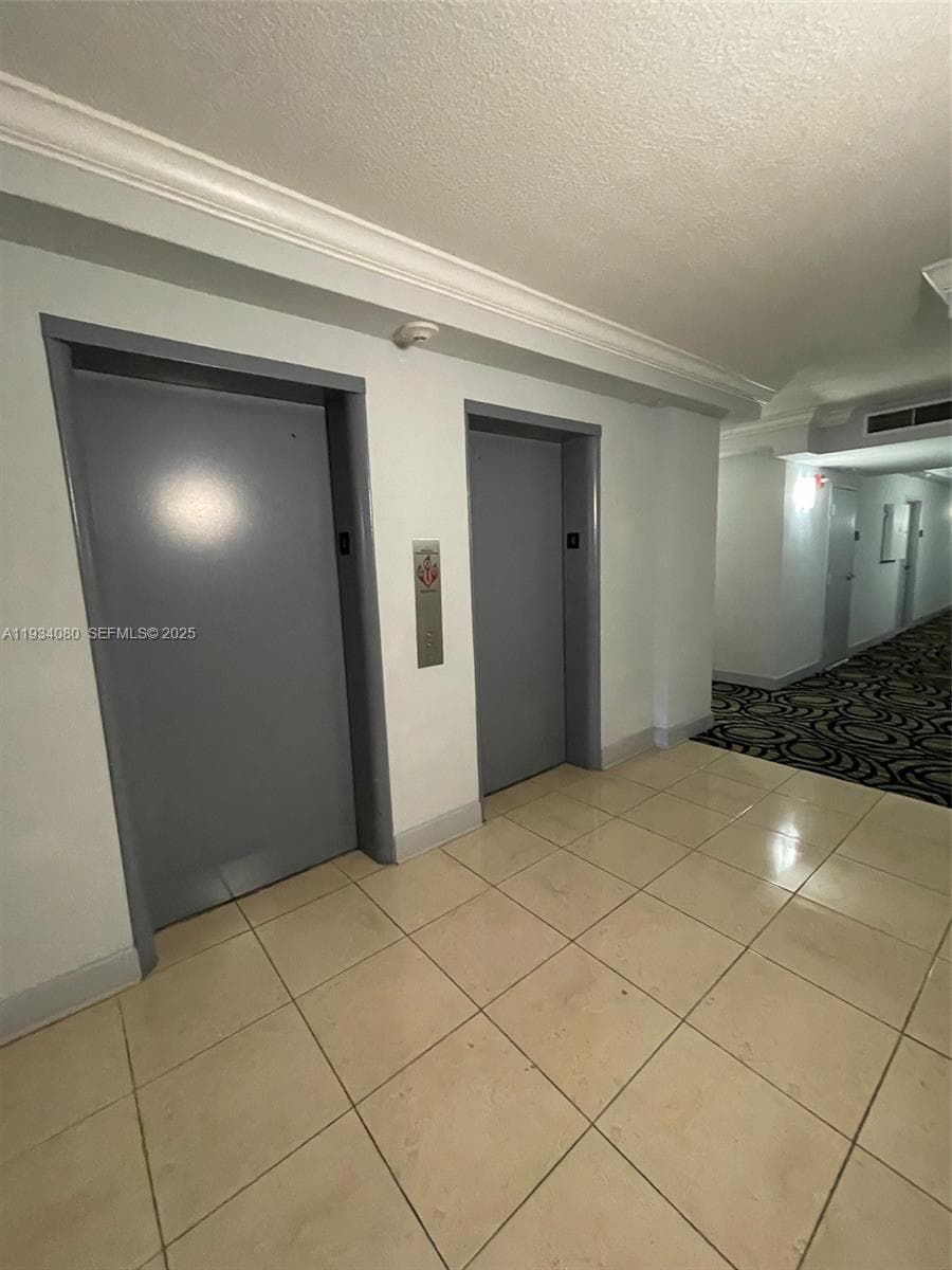 401 BLU · #411 in Miami Beach - Photo 15