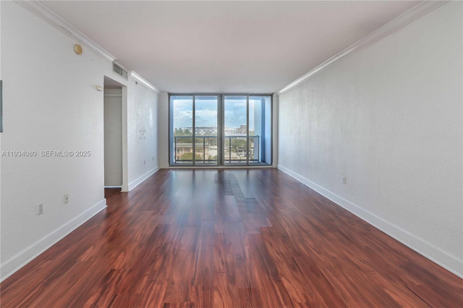 401 BLU · #411 in Miami Beach - Photo 4