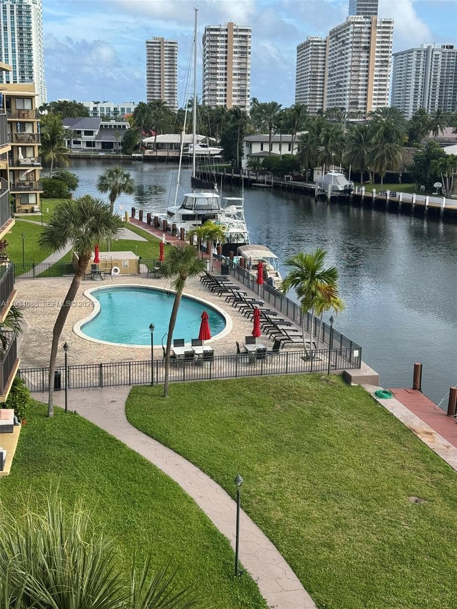 YACHT CLUB CONDO (THE) · #112 in Hallandale Beach - Photo 2