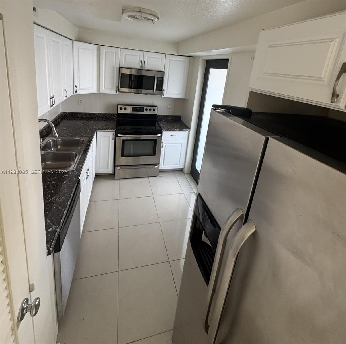YACHT CLUB CONDO (THE) · #112 in Hallandale Beach - Photo 13