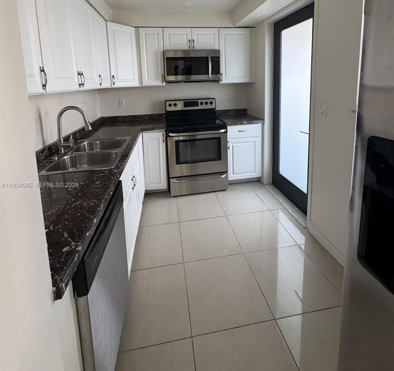 YACHT CLUB CONDO (THE) · #112 in Hallandale Beach - Photo 12