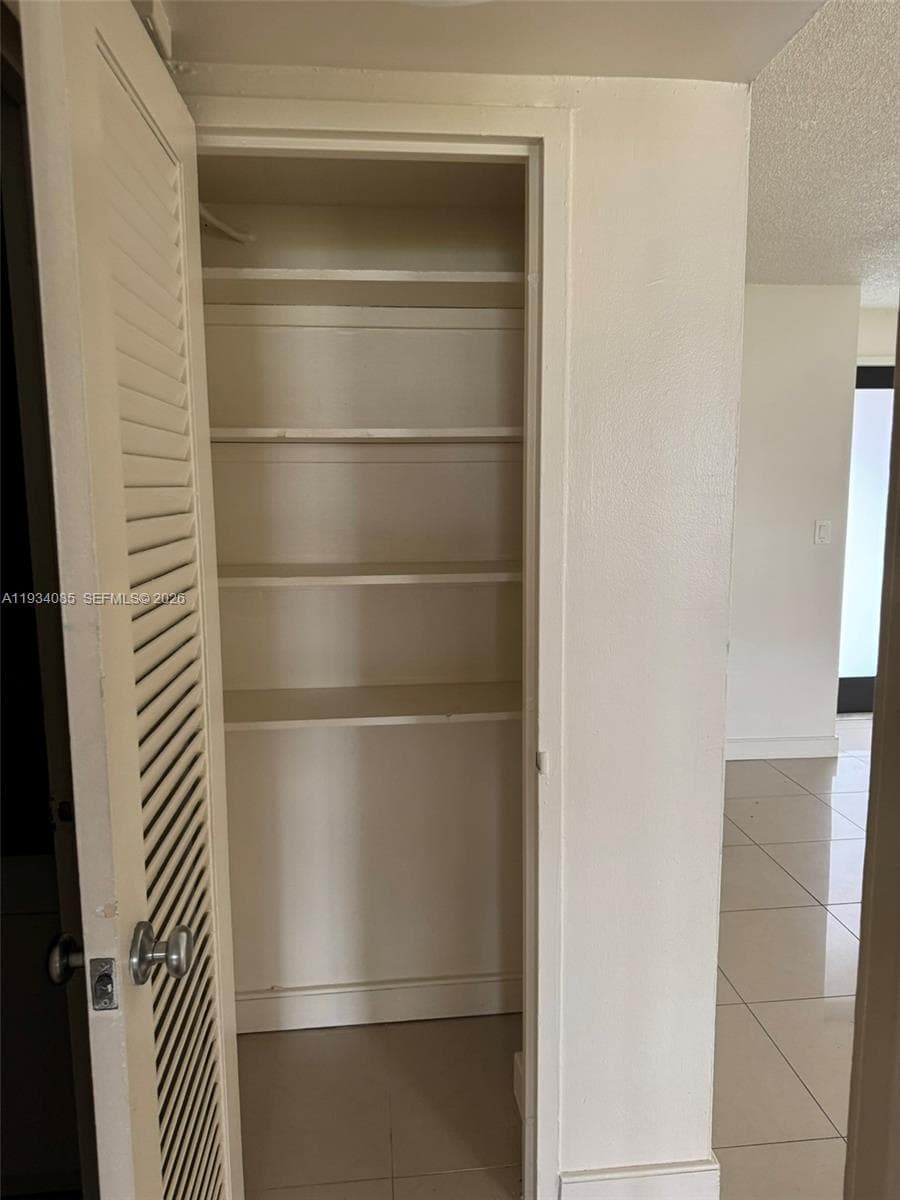 YACHT CLUB CONDO (THE) · #112 in Hallandale Beach - Photo 22