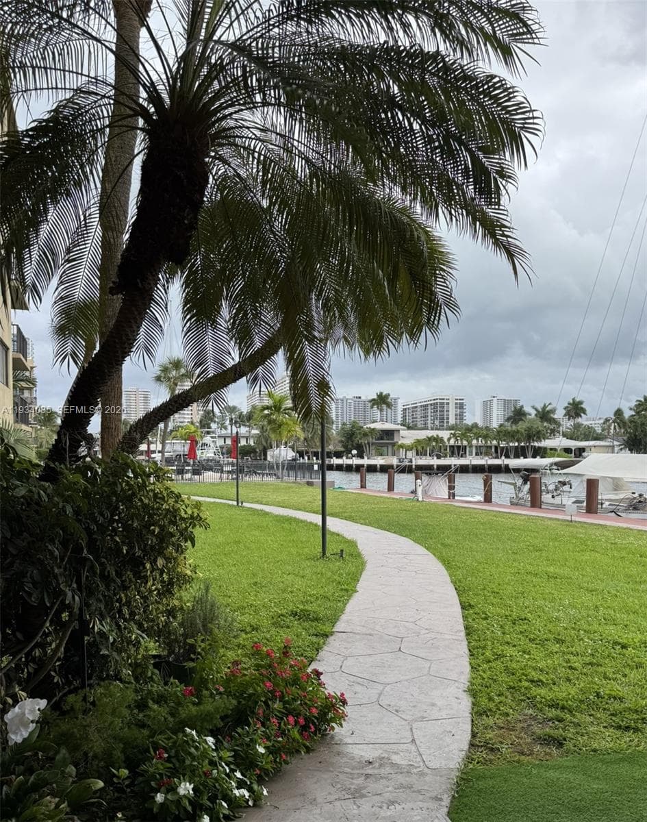 YACHT CLUB CONDO (THE) · #112 in Hallandale Beach - Photo 3