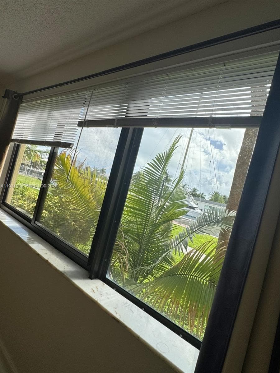 YACHT CLUB CONDO (THE) · #112 in Hallandale Beach - Photo 32
