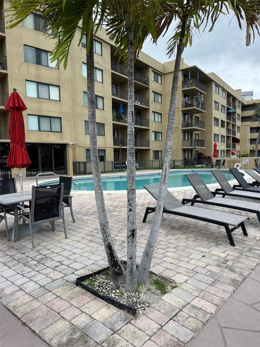 YACHT CLUB CONDO (THE) · #112 in Hallandale Beach - Photo 5