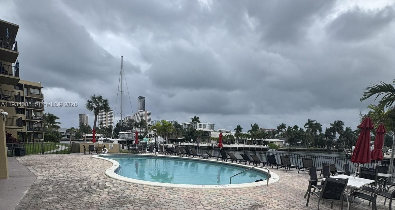YACHT CLUB CONDO (THE) · #112 in Hallandale Beach - Photo 9