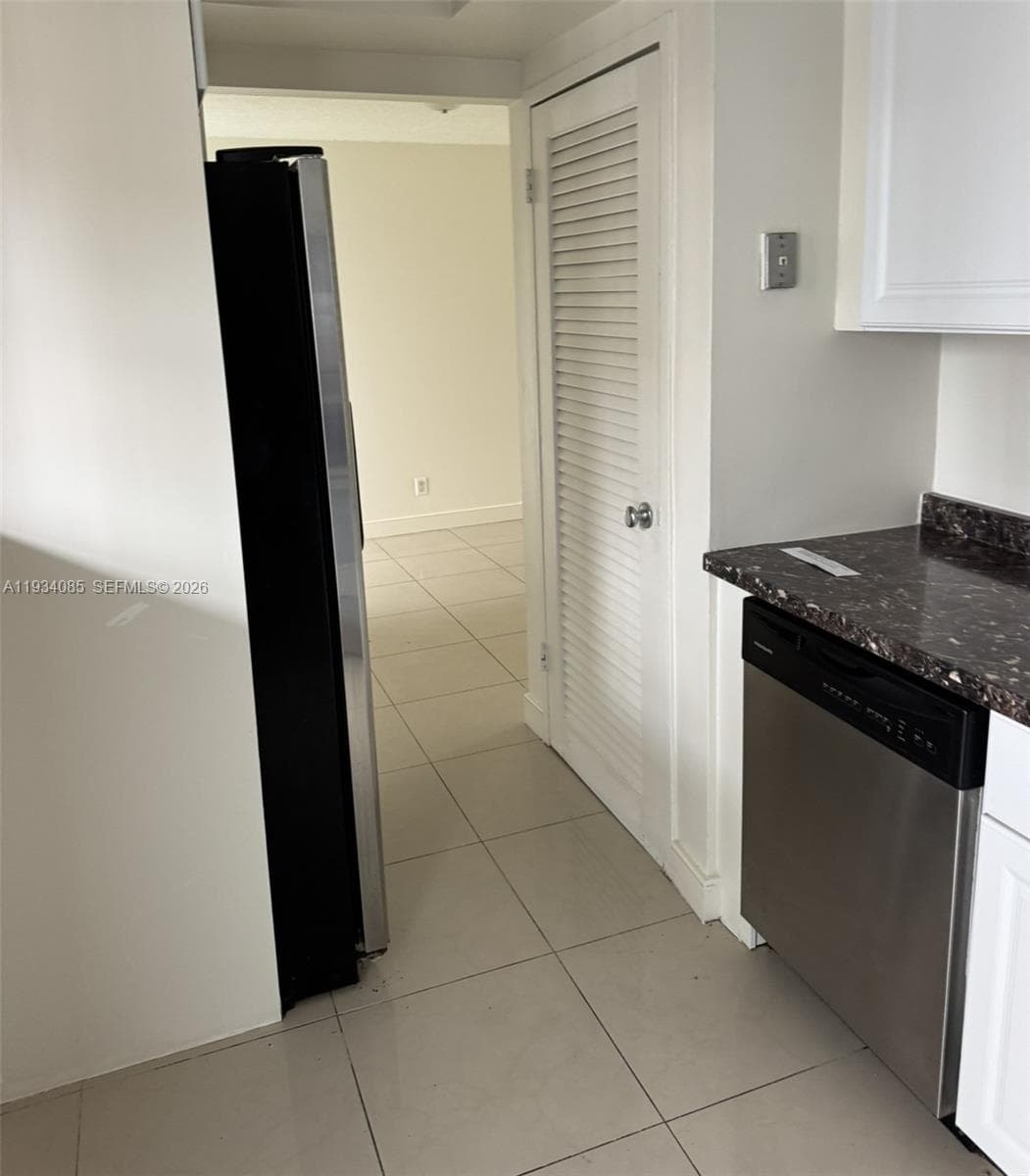 YACHT CLUB CONDO (THE) · #112 in Hallandale Beach - Photo 18
