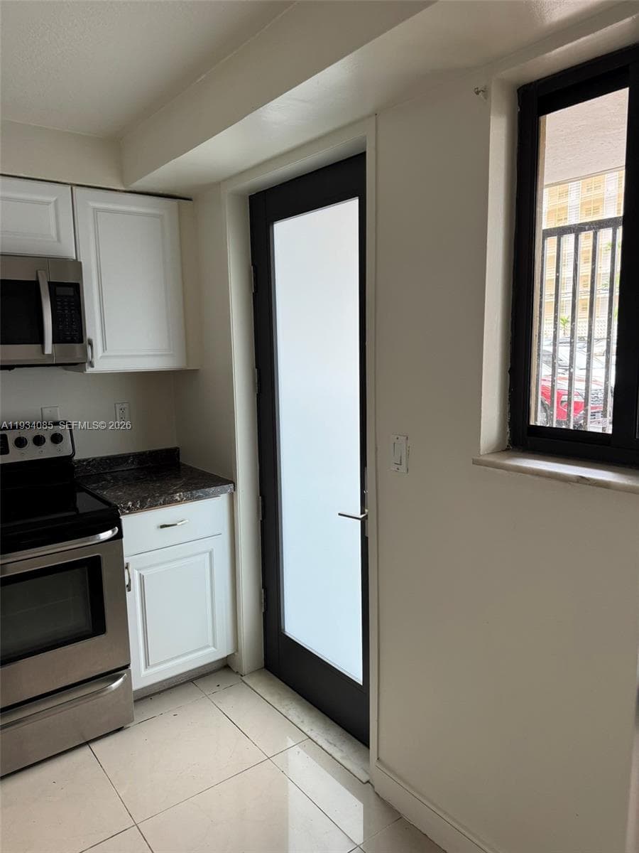 YACHT CLUB CONDO (THE) · #112 in Hallandale Beach - Photo 15