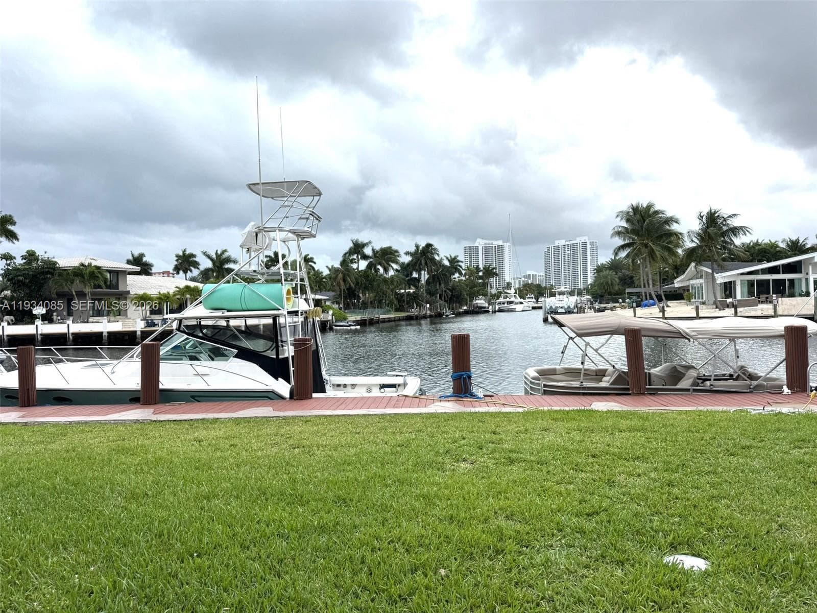YACHT CLUB CONDO (THE) · #112 in Hallandale Beach - Photo 8
