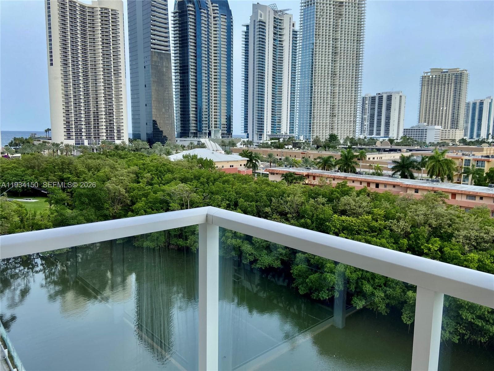 WINSTON TOWER 300 CONDO · #819 in Sunny Isles Beach - Photo 6