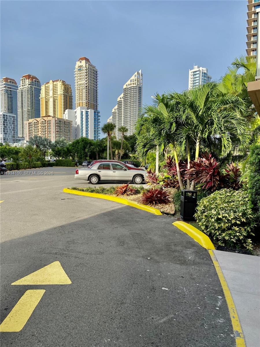 WINSTON TOWER 300 CONDO · #819 in Sunny Isles Beach - Photo 33