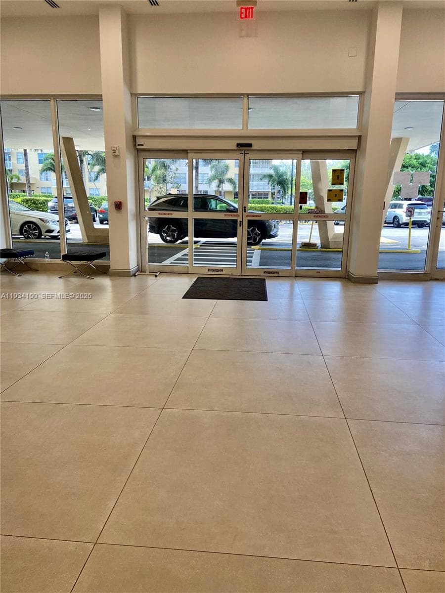 WINSTON TOWER 300 CONDO · #819 in Sunny Isles Beach - Photo 31