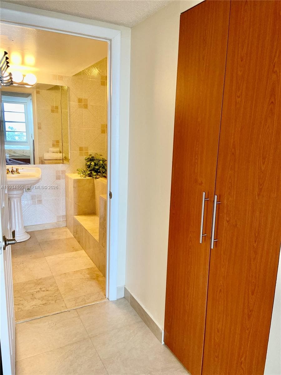 WINSTON TOWER 300 CONDO · #819 in Sunny Isles Beach - Photo 21