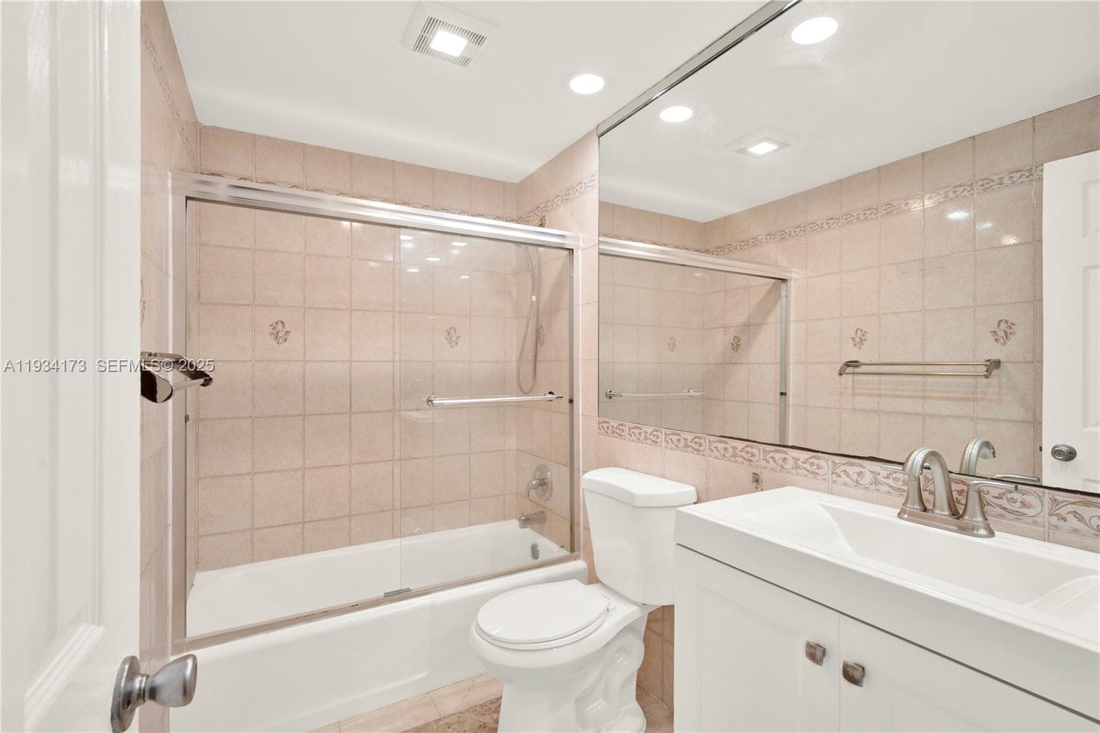 COASTAL TOWERS CONDO · #1604 in Sunny Isles Beach - Photo 17