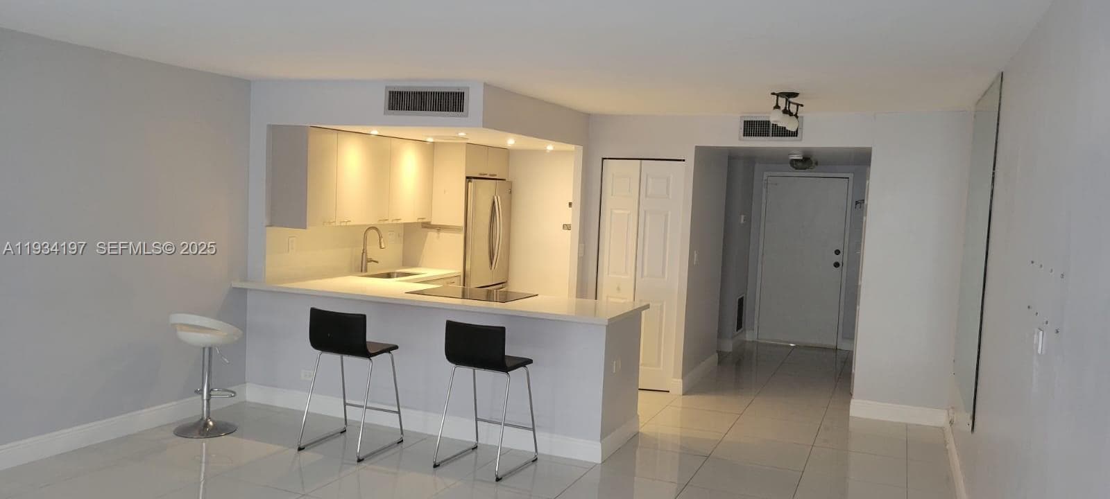 WINSTON TOWERS 100 CONDO · #1410 in Sunny Isles Beach - Photo 6