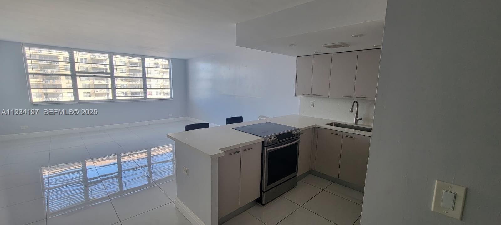 WINSTON TOWERS 100 CONDO · #1410 in Sunny Isles Beach - Photo 9
