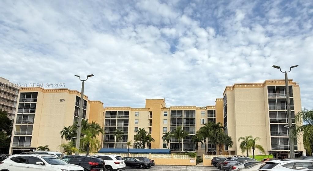 BAYSWATER COURT CONDO · #3P in North Miami Beach - Photo 3