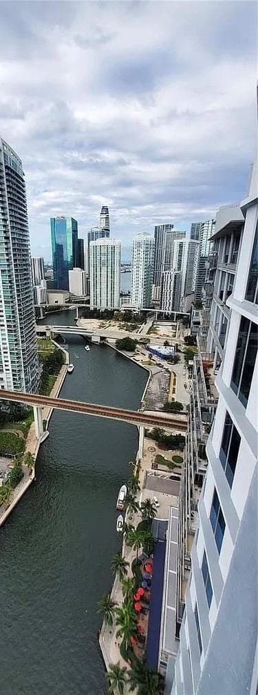 Latitude on the River · #3109 in Miami - Photo 3