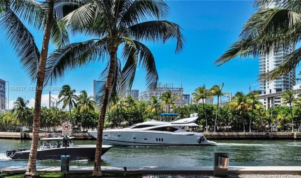 Latitude on the River · #3109 in Miami - Photo 20